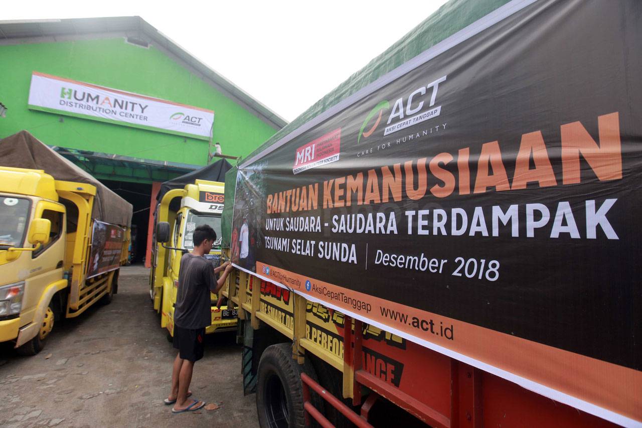ACT Kirim 20 Truk Sembako...