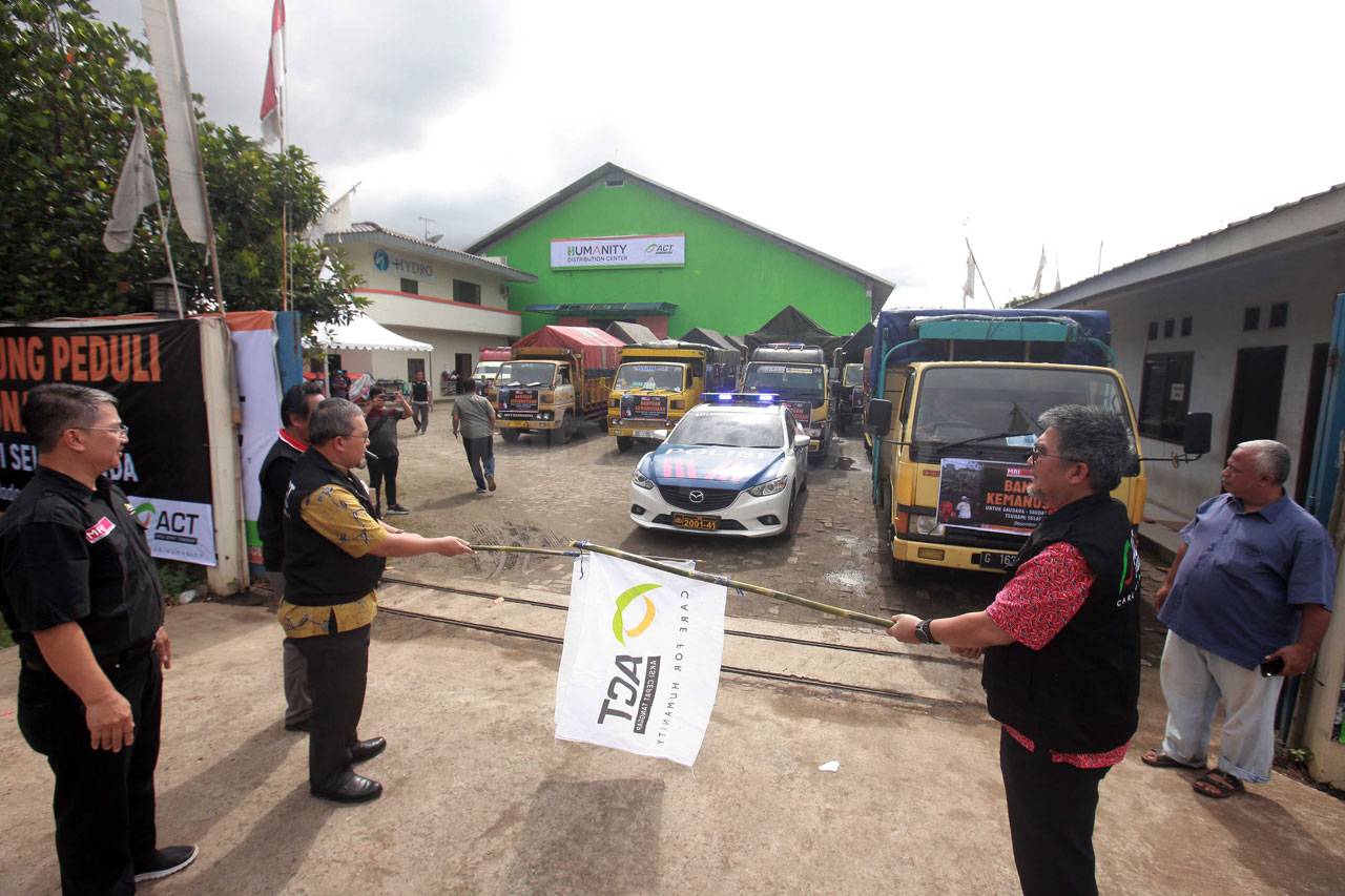 ACT Kirim 20 Truk Sembako...