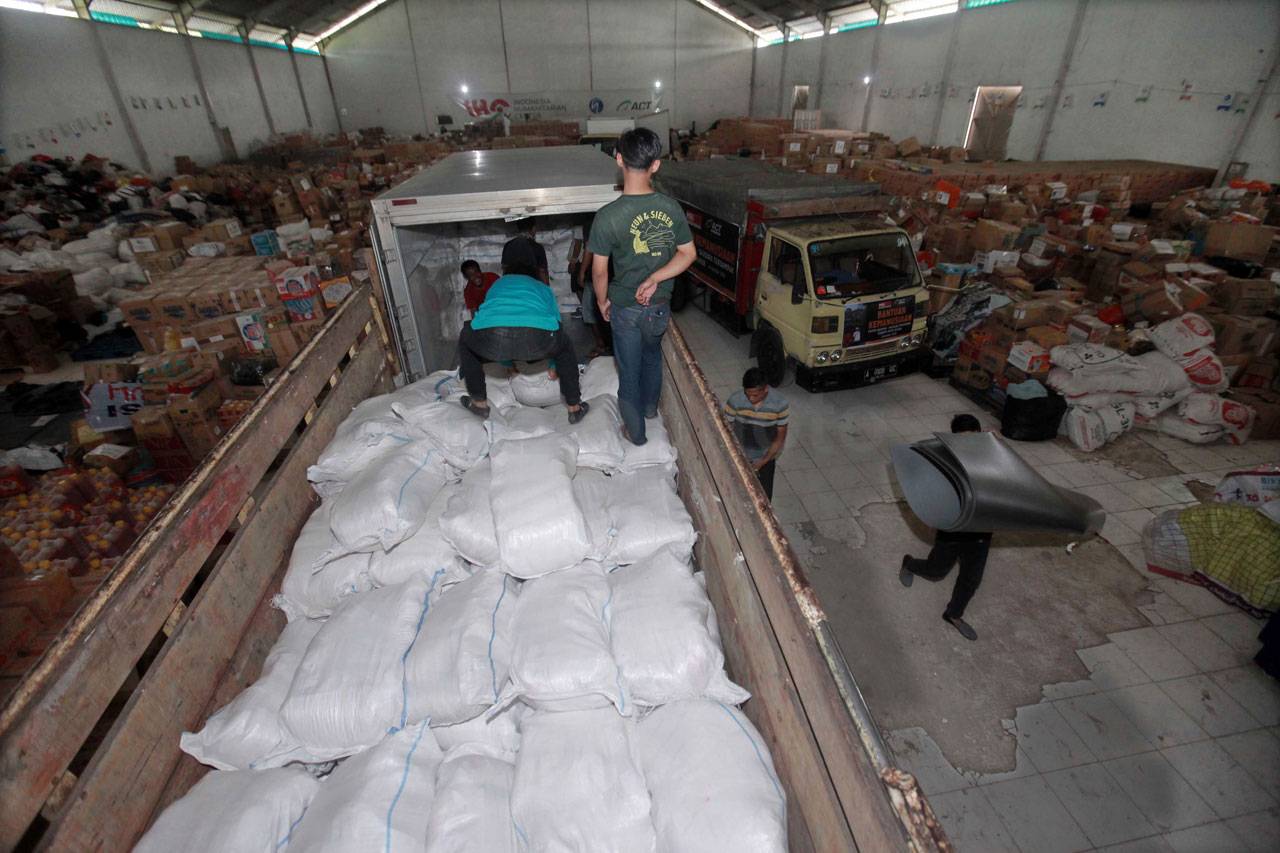 ACT Kirim 20 Truk Sembako...