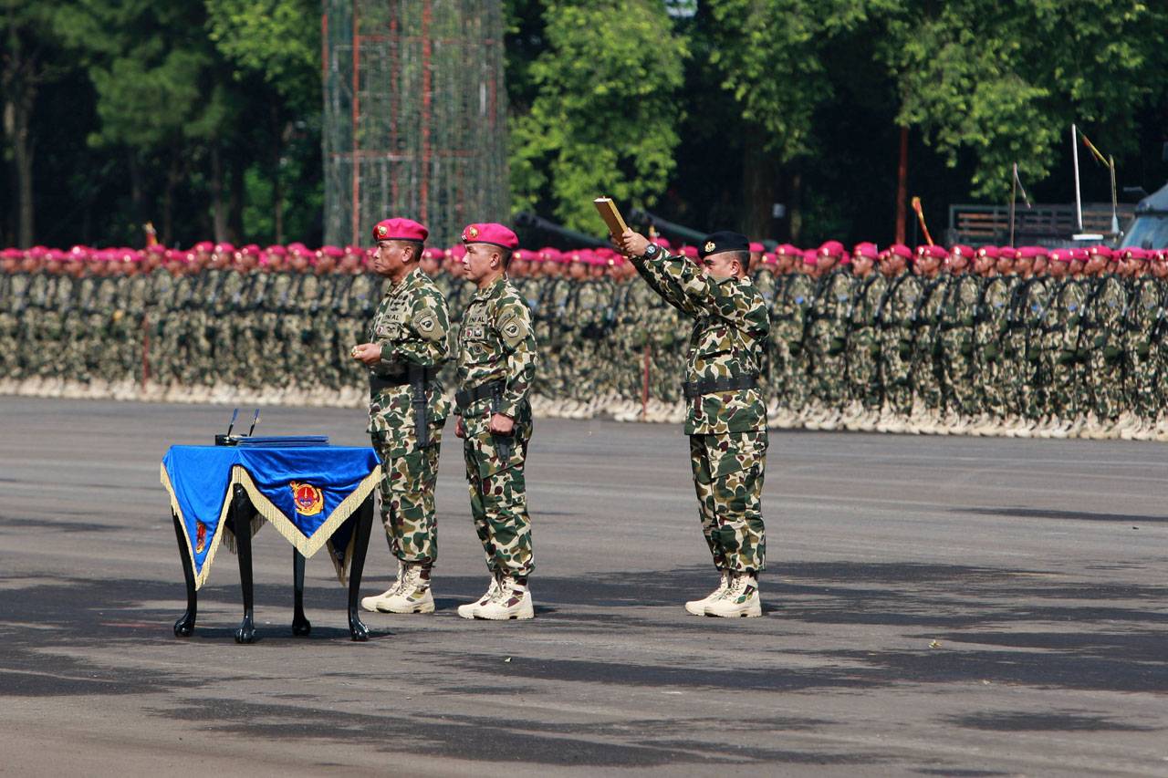 Mayjen TNI (Mar) Suhartono...