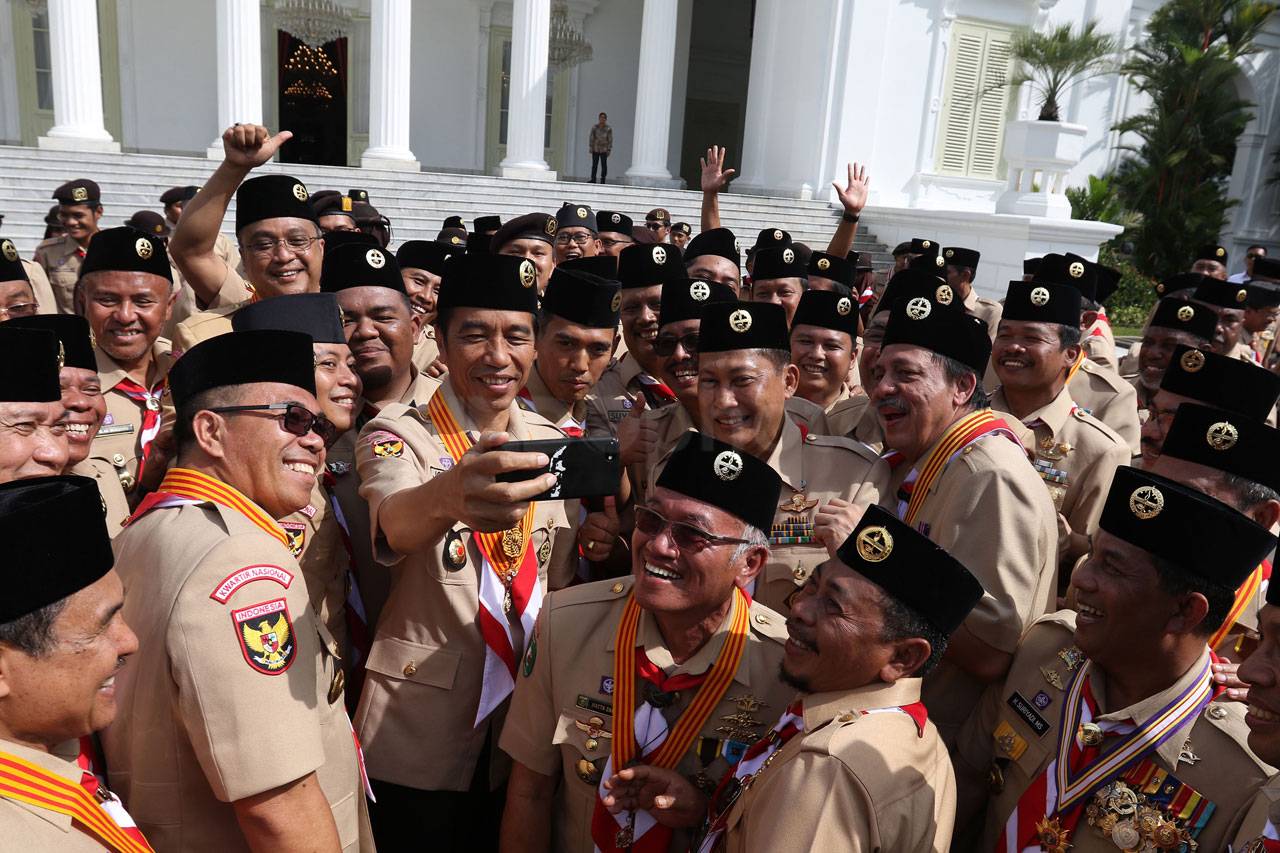 Presiden Jokowi Lantik...