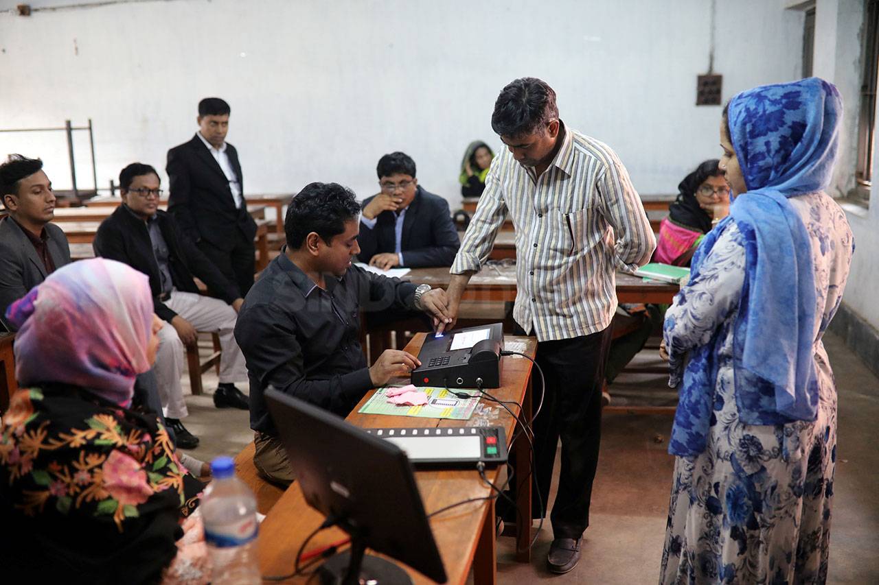 Bangladesh Gunakan Mesin...