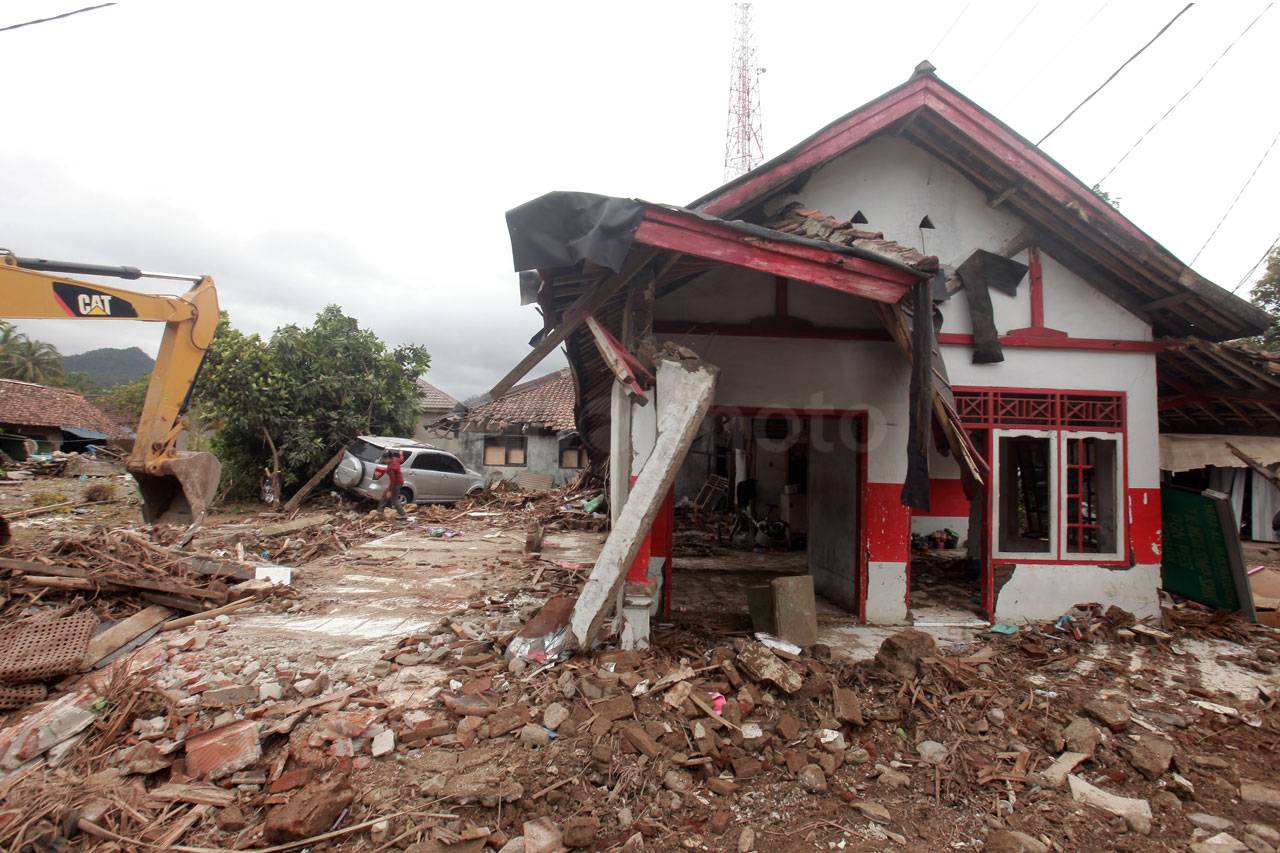 Hampir Sepekan Tsunami...