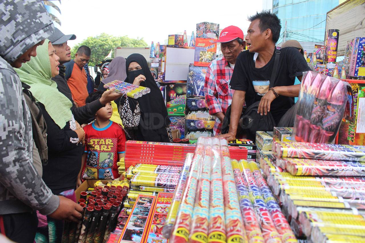 Pedagang Petasan dan...