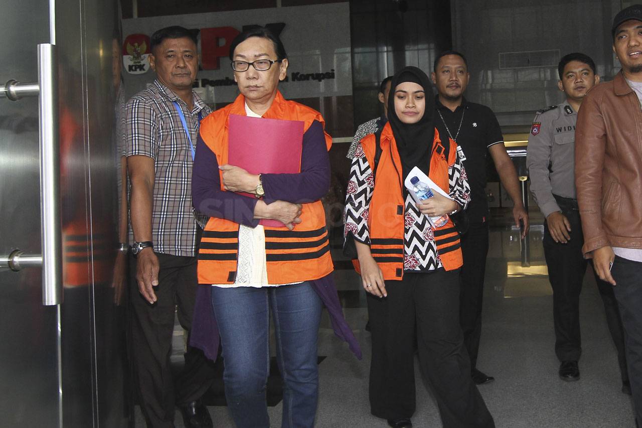 KPK Tahan 8 Tersangka...
