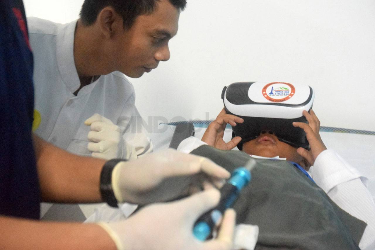 Puluhan Anak Ikuti Khitanan...