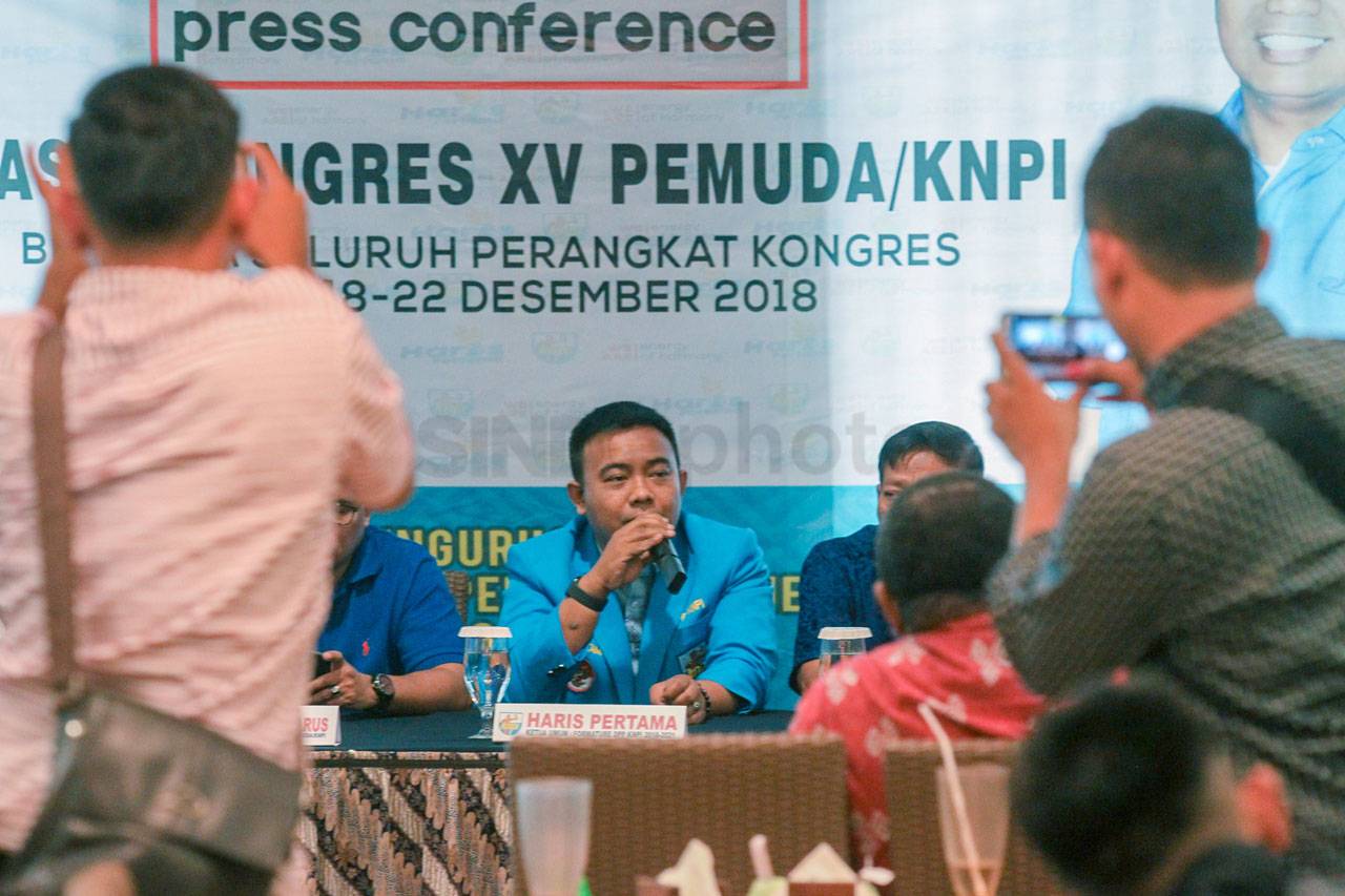 Haris Pertama Beri Keterangan...