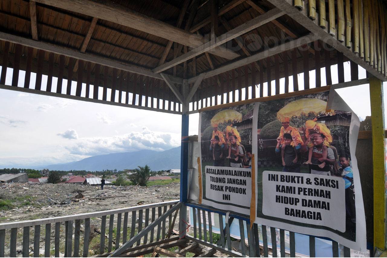 Warga Kunjungi Lokasi...