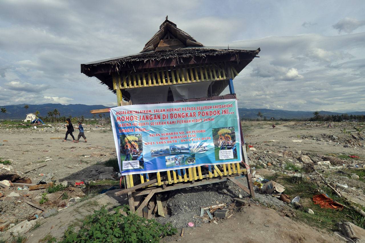 Warga Kunjungi Lokasi...