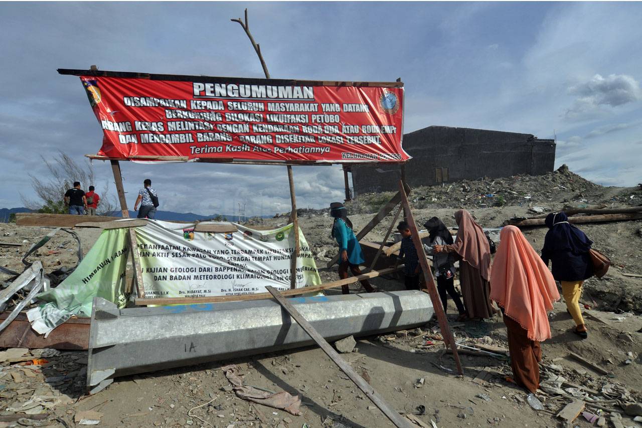 Warga Kunjungi Lokasi...