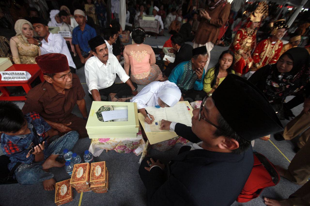 557 Pasangan Mengikuti...