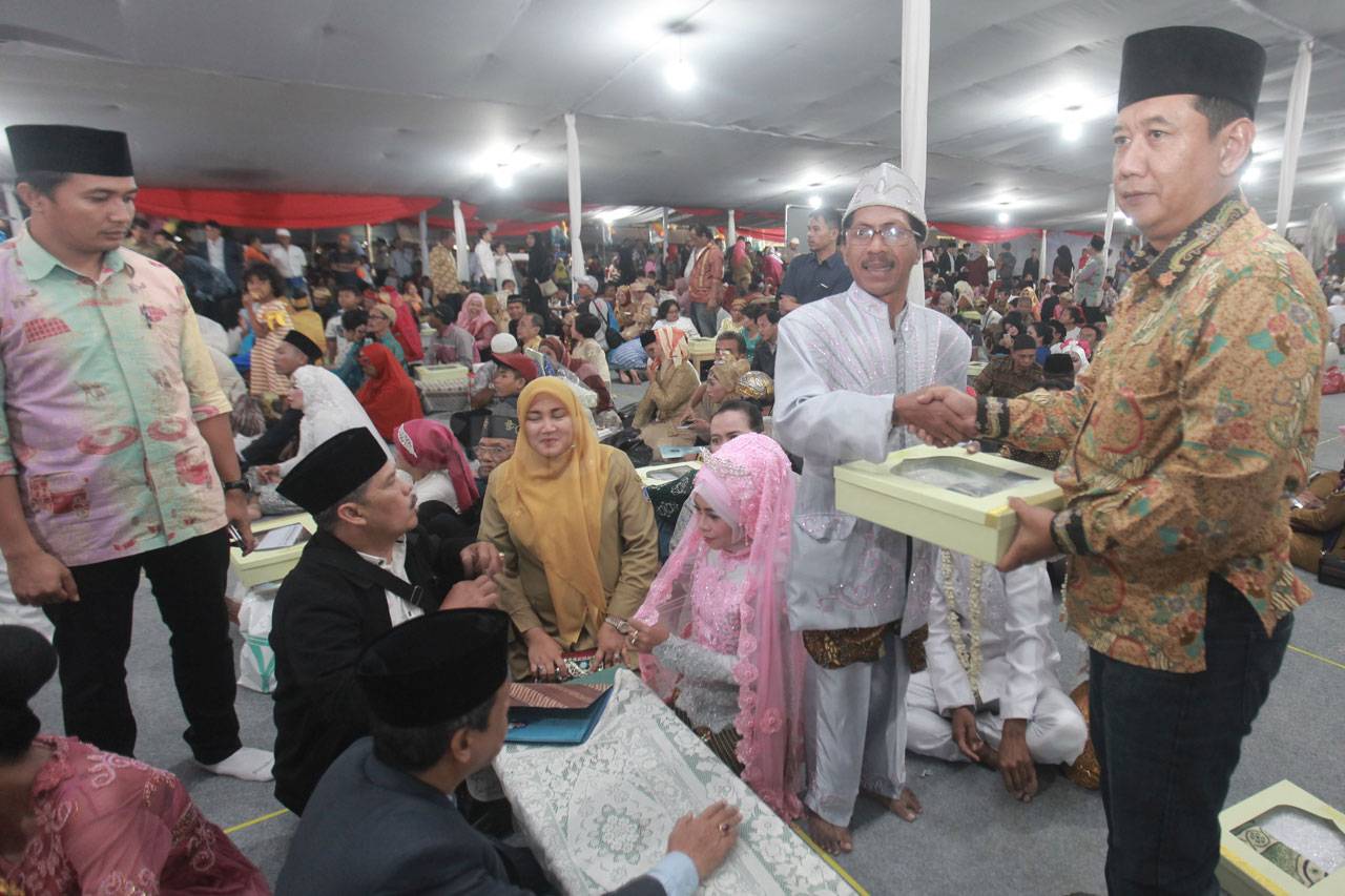 557 Pasangan Mengikuti...