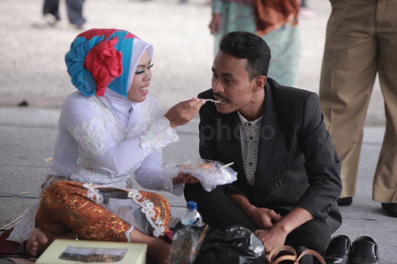 557 Pasangan Mengikuti...