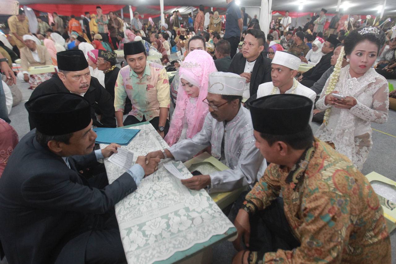 557 Pasangan Mengikuti...