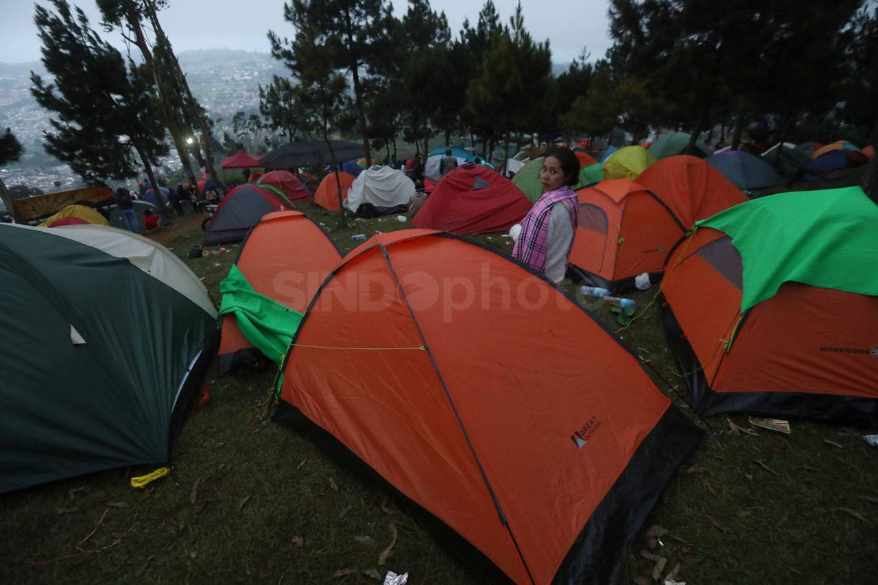 Warga Bandung Menantikan...