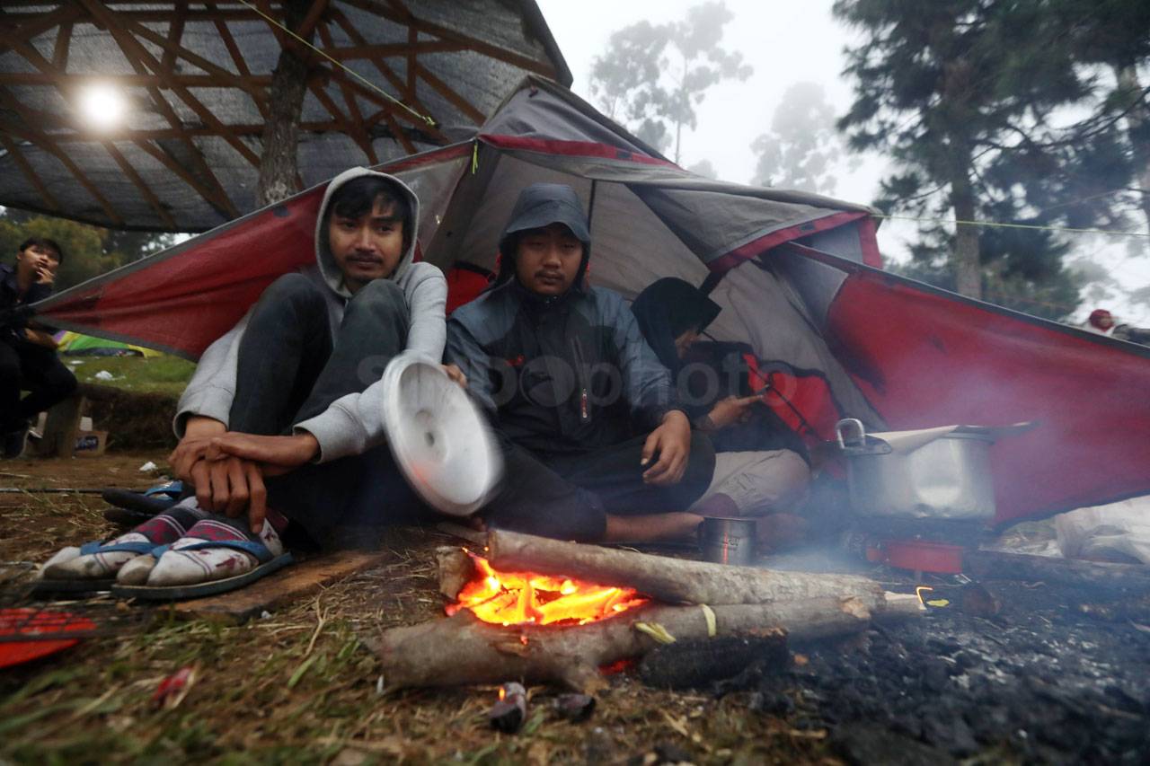 Warga Bandung Menantikan...