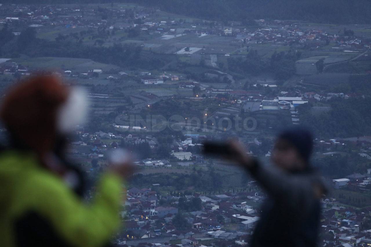 Warga Bandung Menantikan...