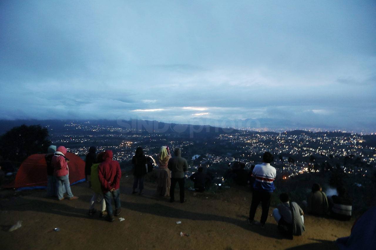Warga Bandung Menantikan...