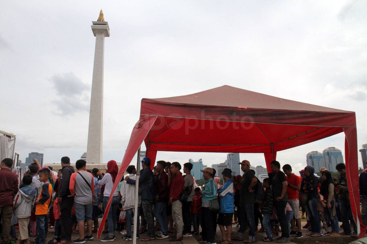 Libur Tahun Baru, Warga...
