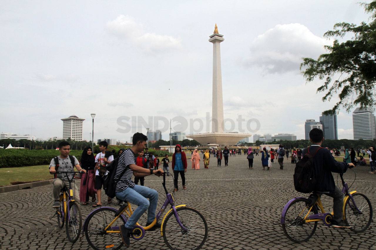 Libur Tahun Baru, Warga...