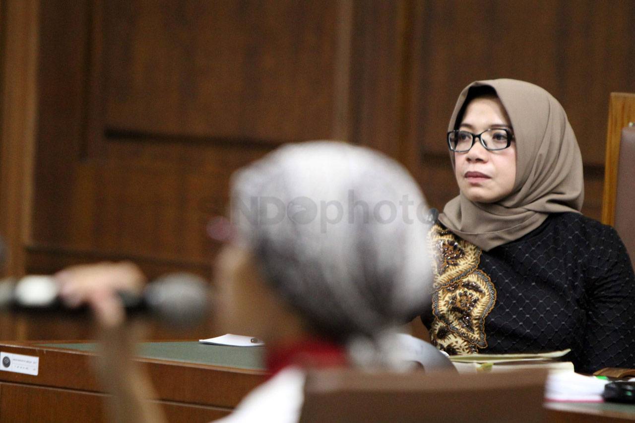 Jaksa Hadirkan Saksi-Saksi...