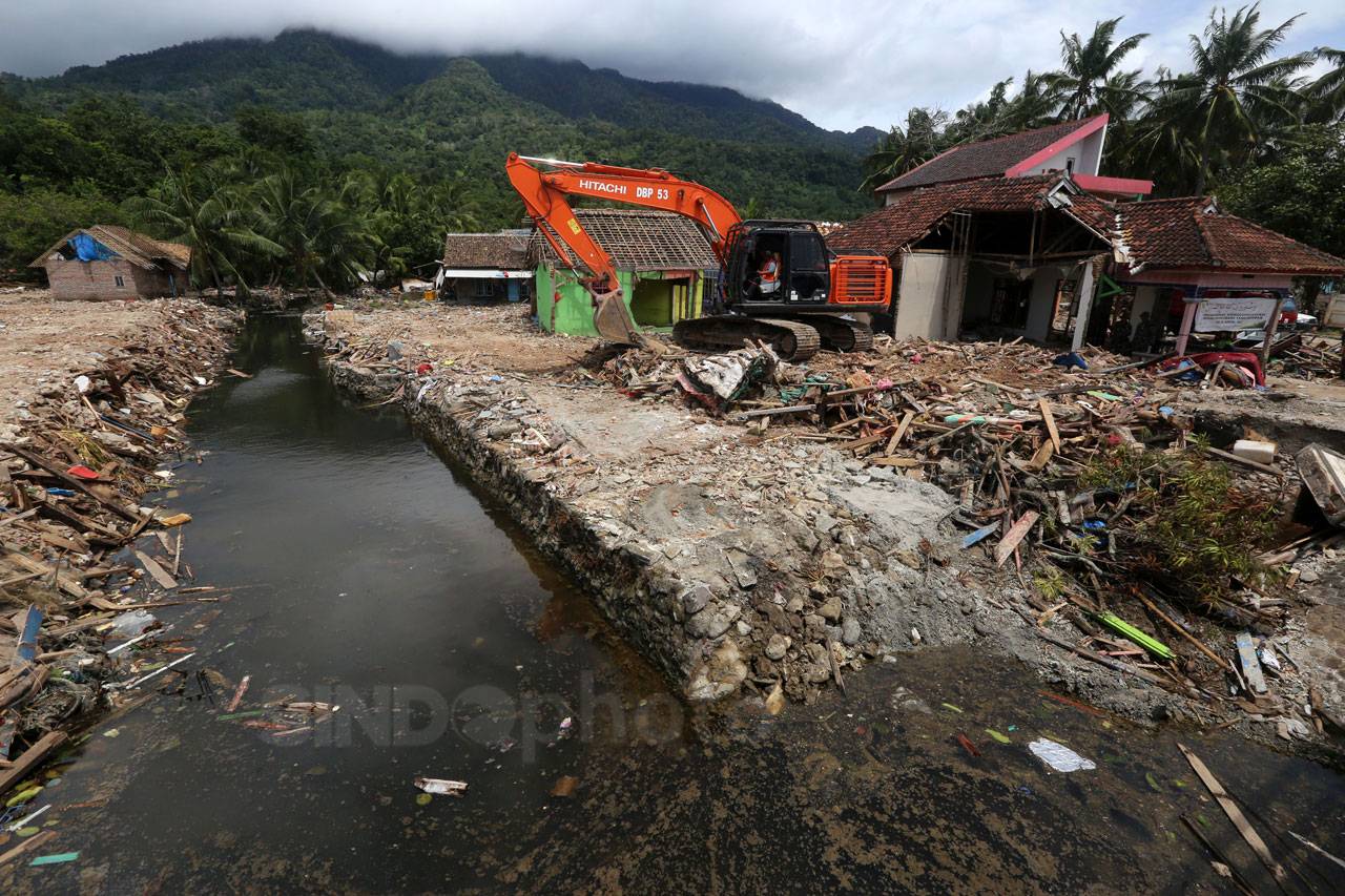 Korban Tsunami Tempati...
