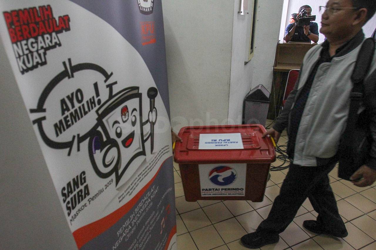 Perindo Serahkan Laporan...