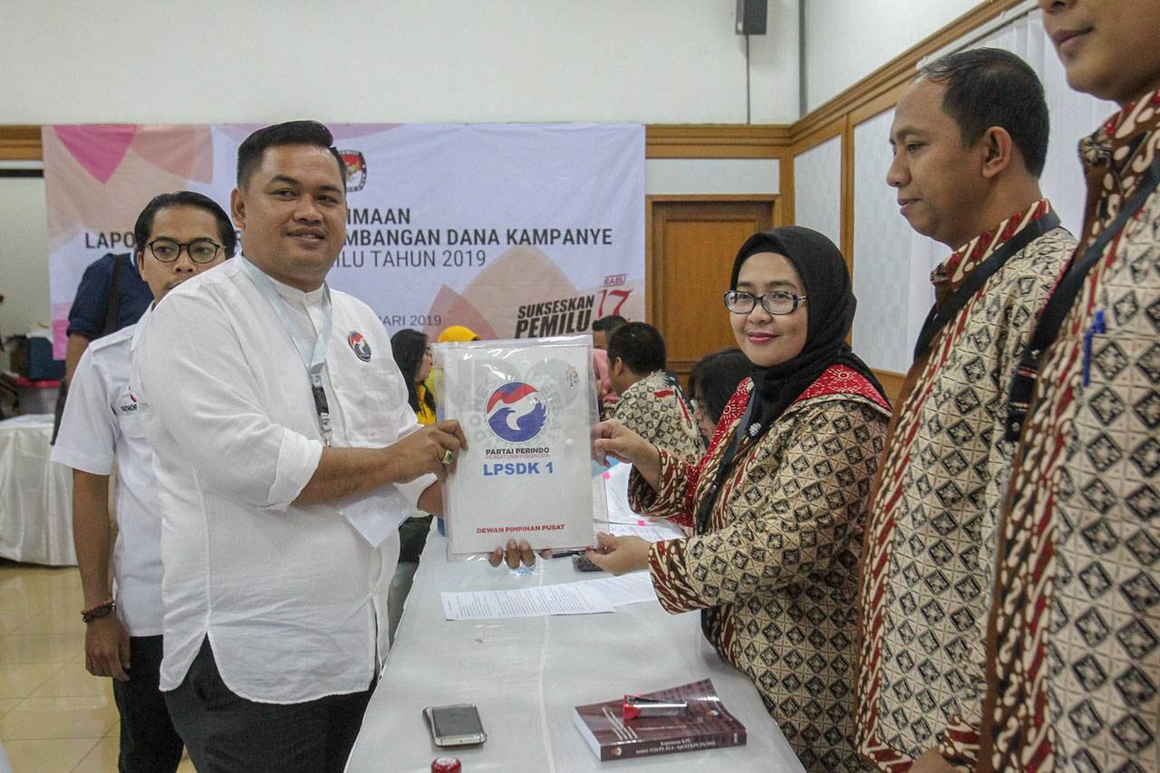 Perindo Serahkan Laporan...