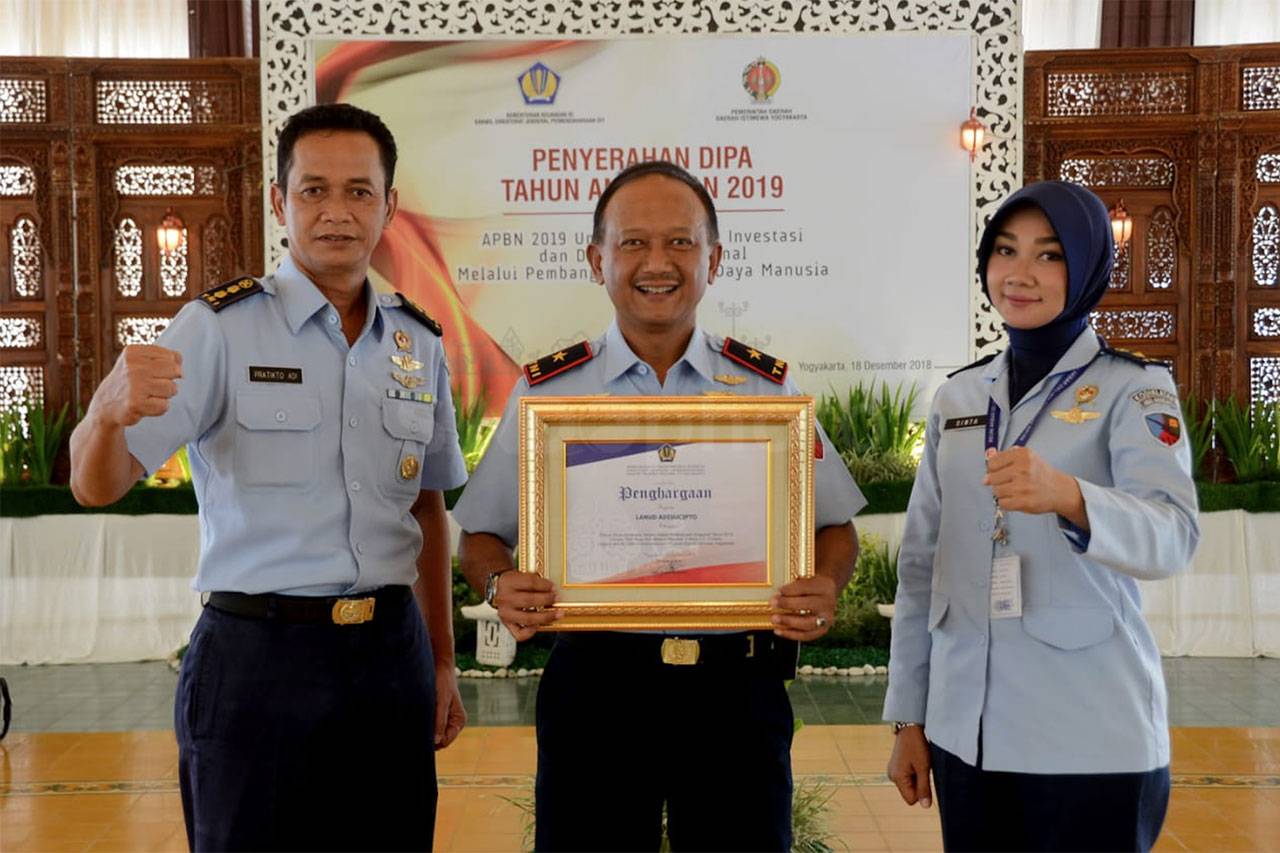 Lanud Adisutjipto Raih...