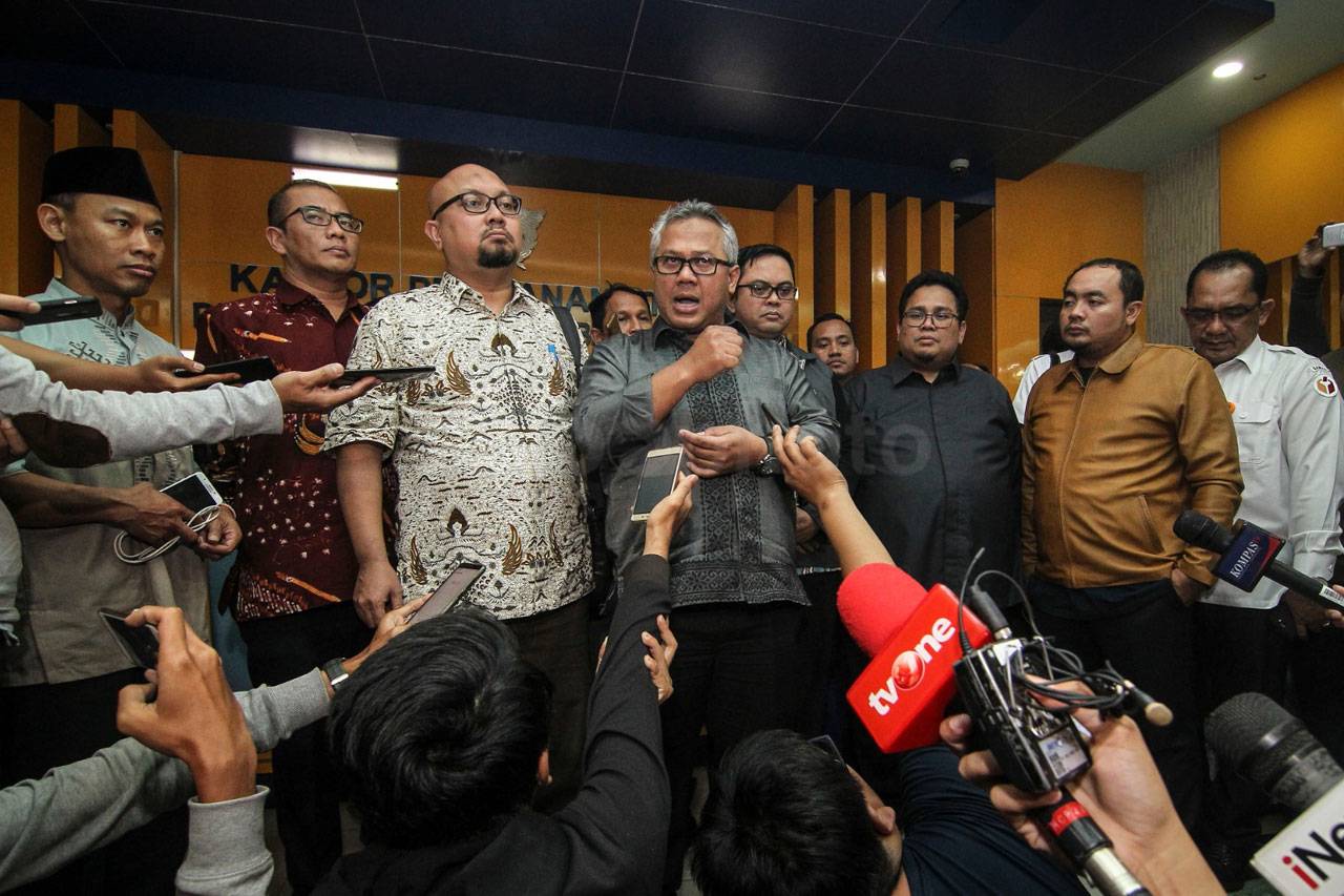 KPU Periksa Informasi...