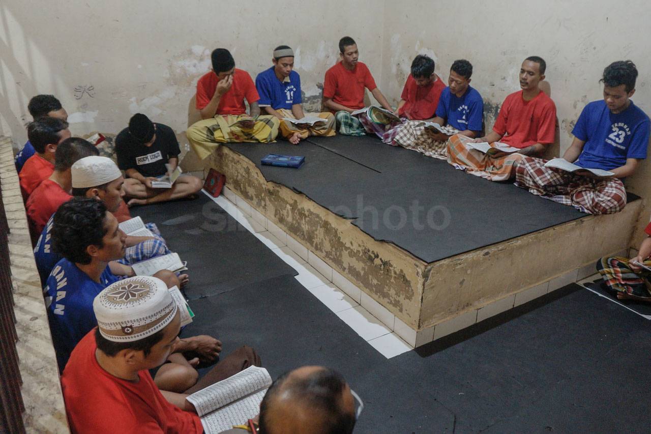 Puluhan Tahanan Ikuti...