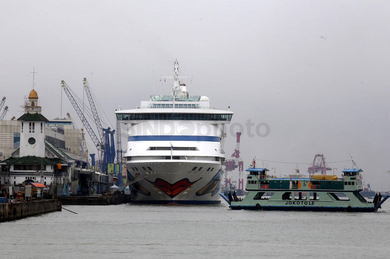 Kapal Pesiar Italia...