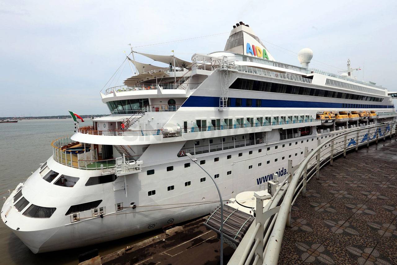 Kapal Pesiar Italia...
