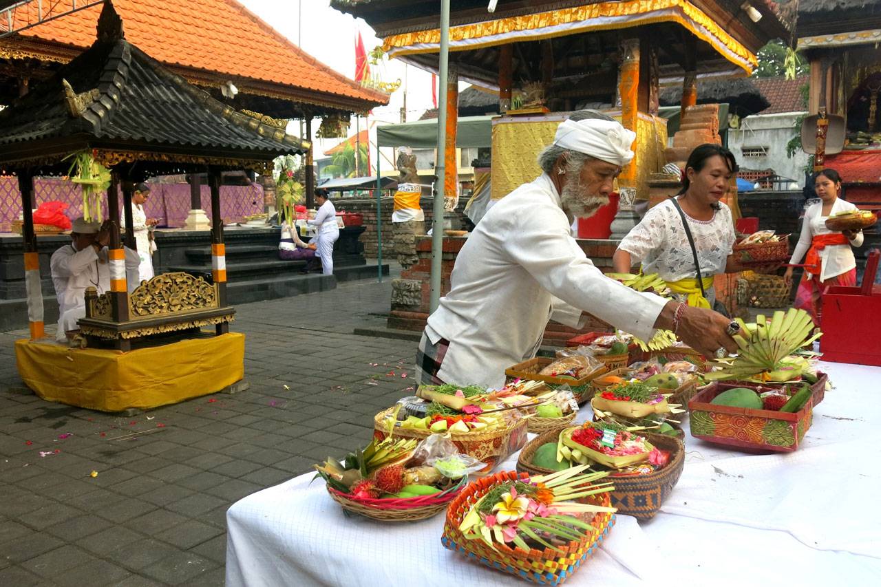 Momen Langka, Umat Hindu...