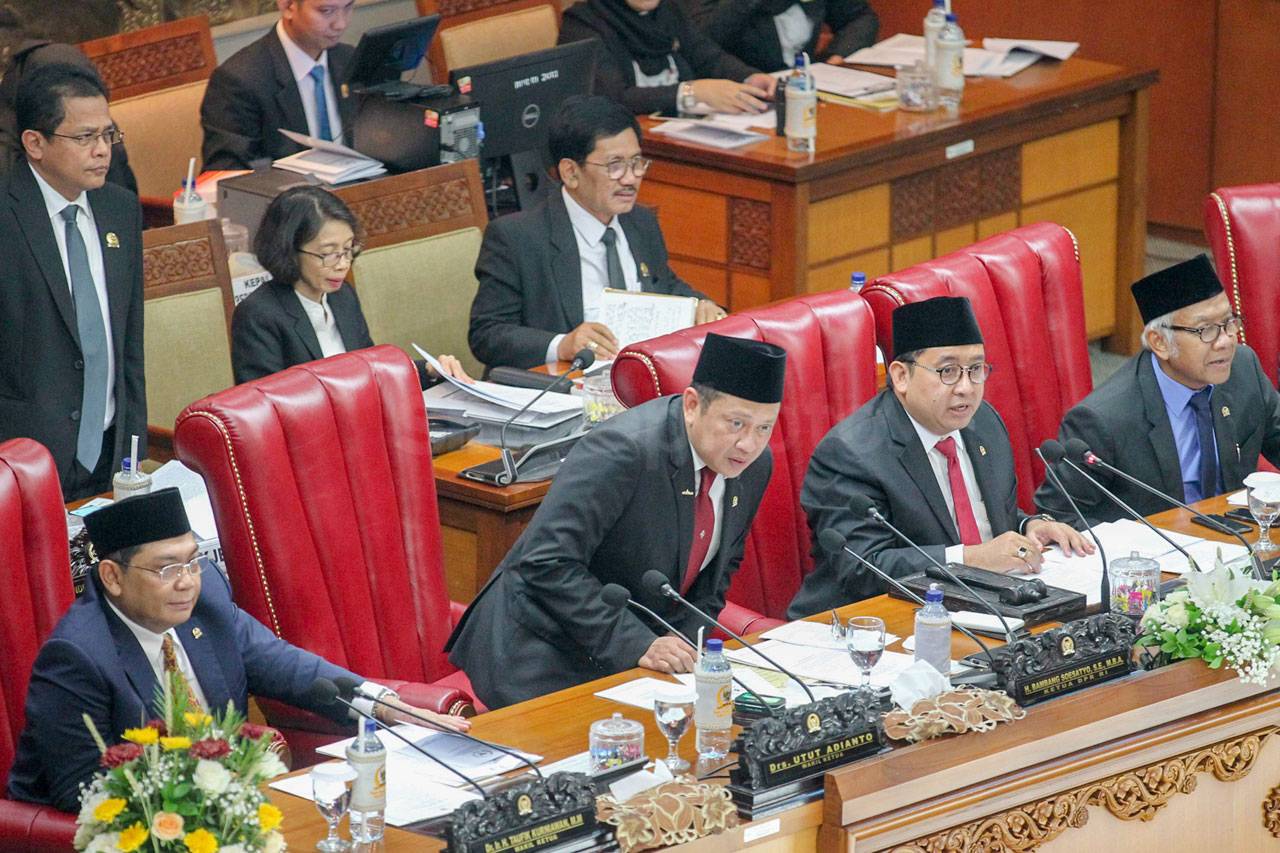 DPR Buka Masa Persidangan...