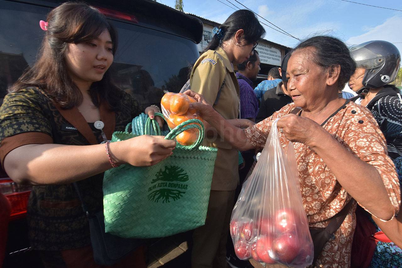 Pemkot Denpasar Bagikan...