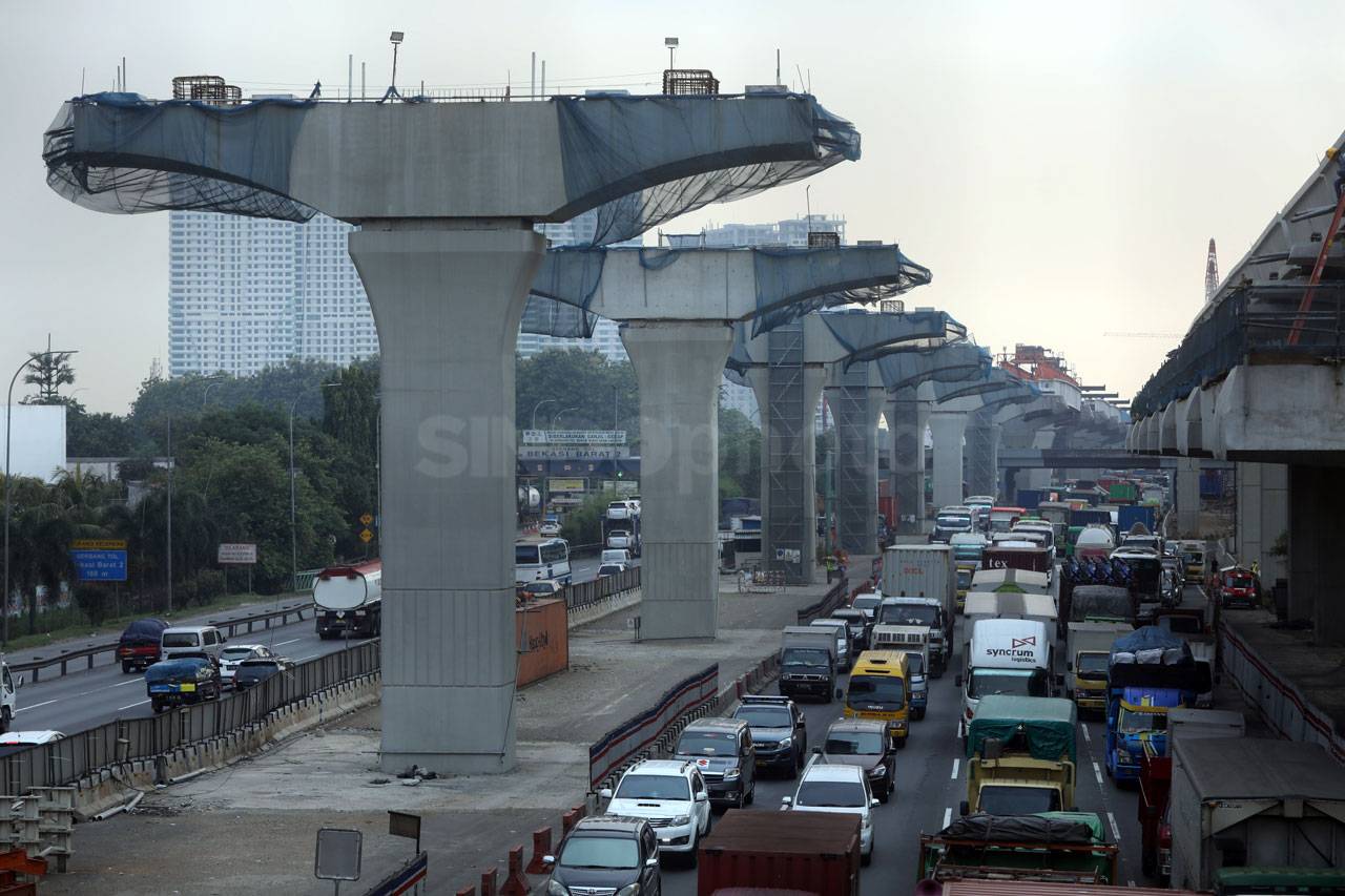 Jalan Tol Layang Jakarta-Cikampek...