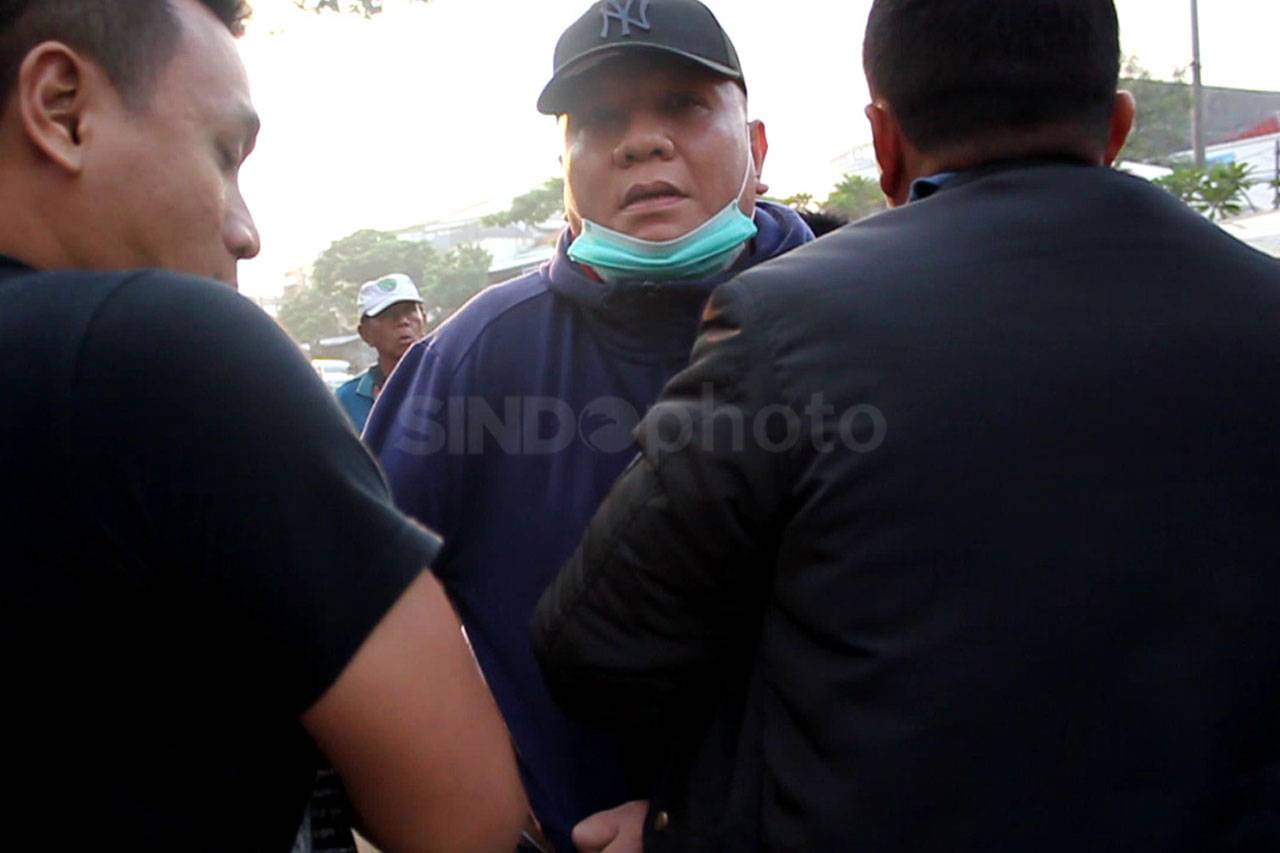 Kejari Surabaya Tangkap...
