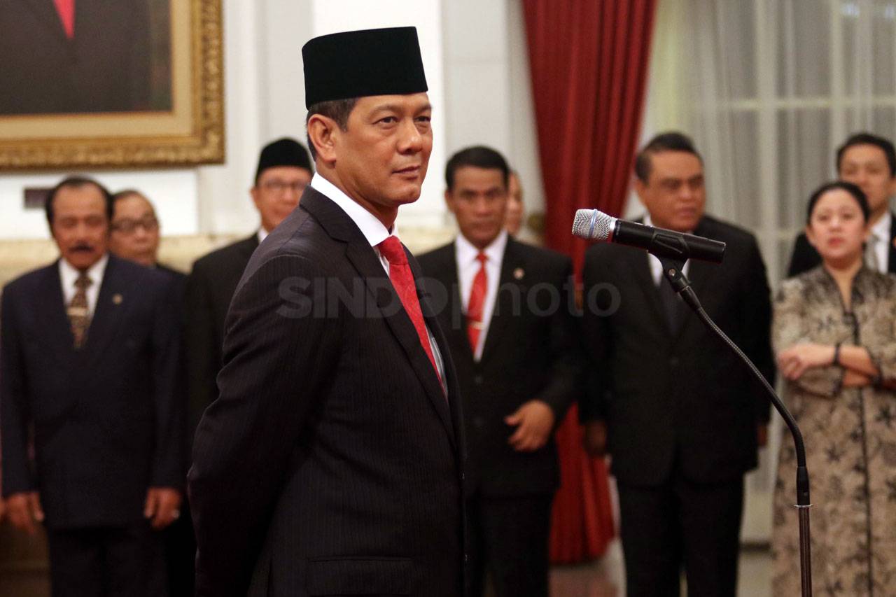 Presiden Jokowi Lantik...