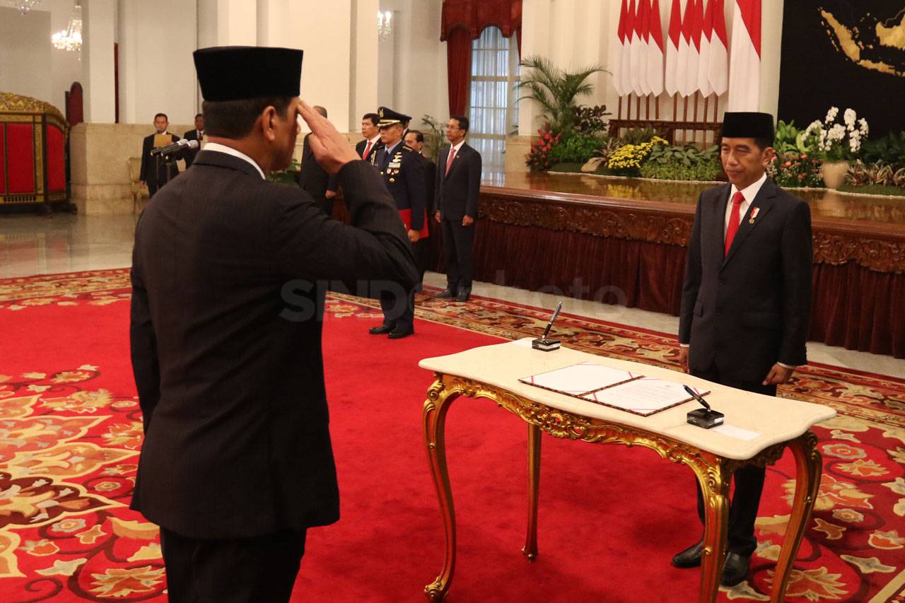 Presiden Jokowi Lantik...