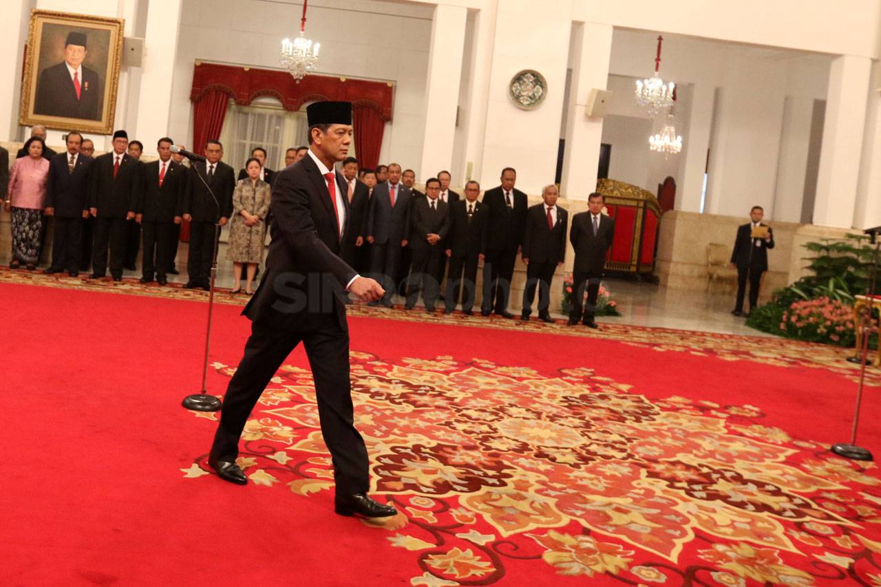 Presiden Jokowi Lantik...