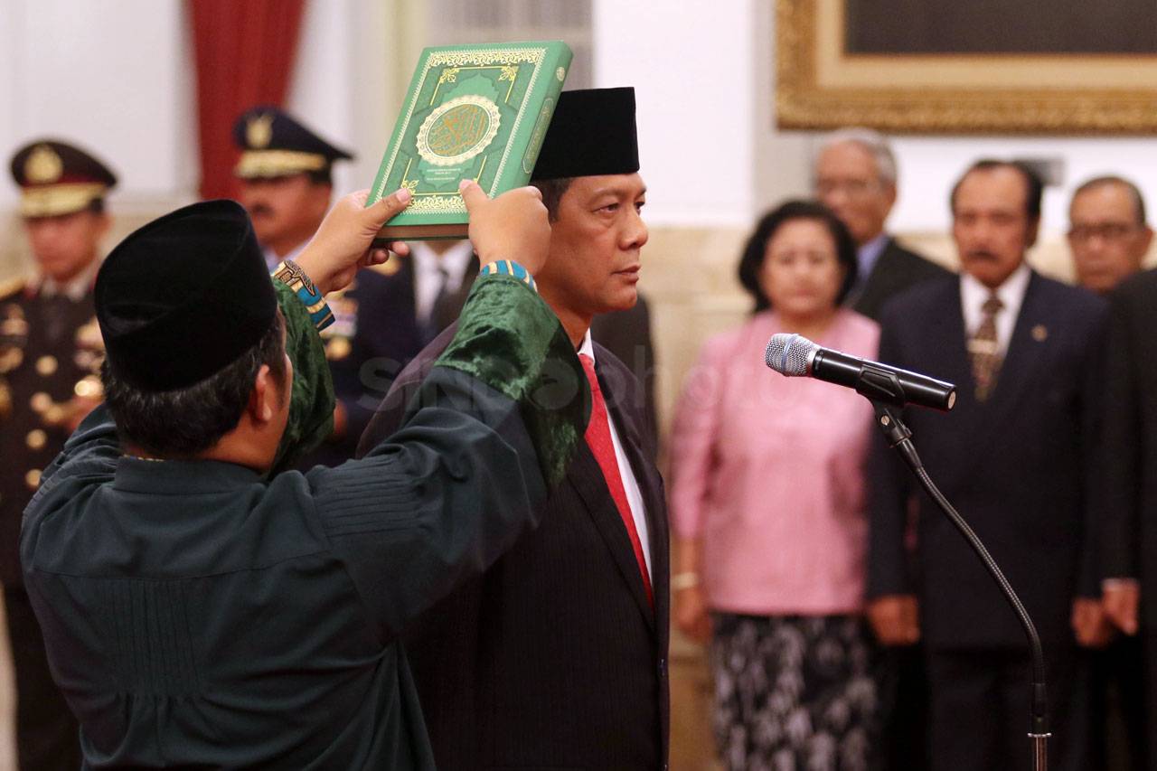 Presiden Jokowi Lantik...