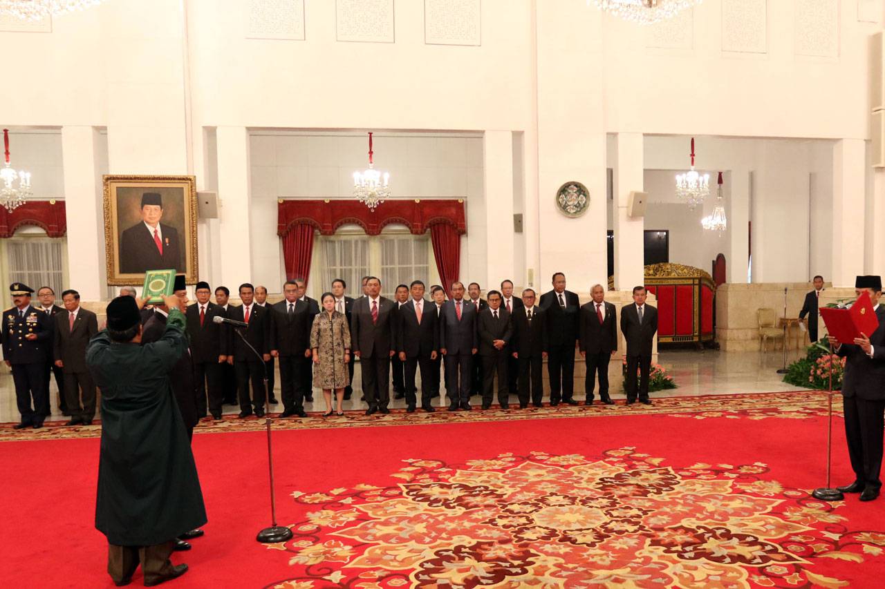 Presiden Jokowi Lantik...