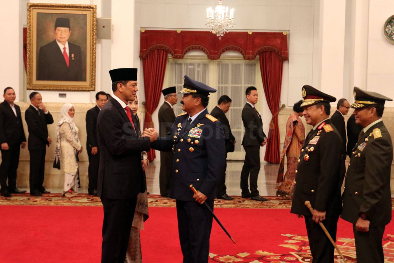 Presiden Jokowi Lantik...