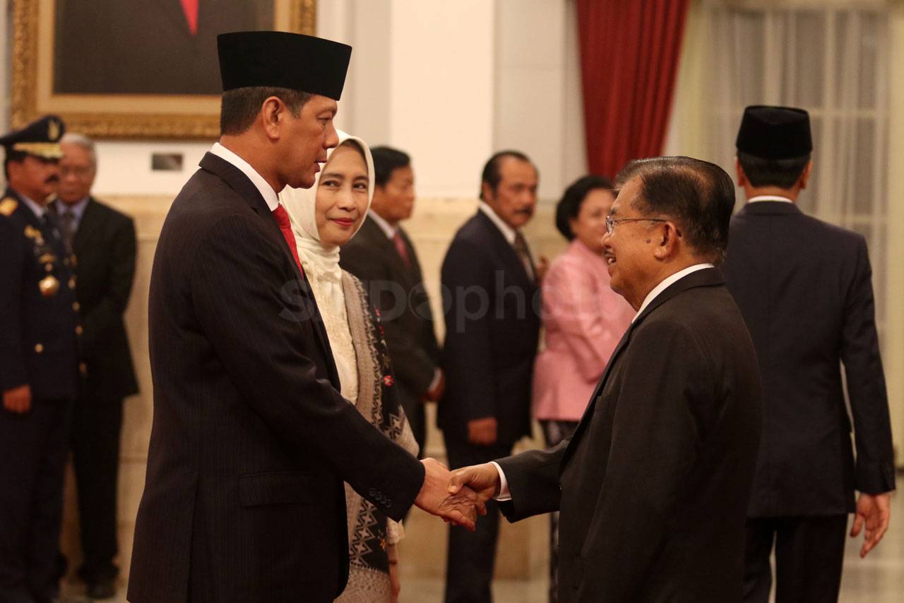 Presiden Jokowi Lantik...