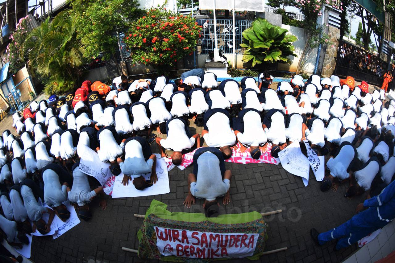 Ratusan Siswa SMK Pelayaran...