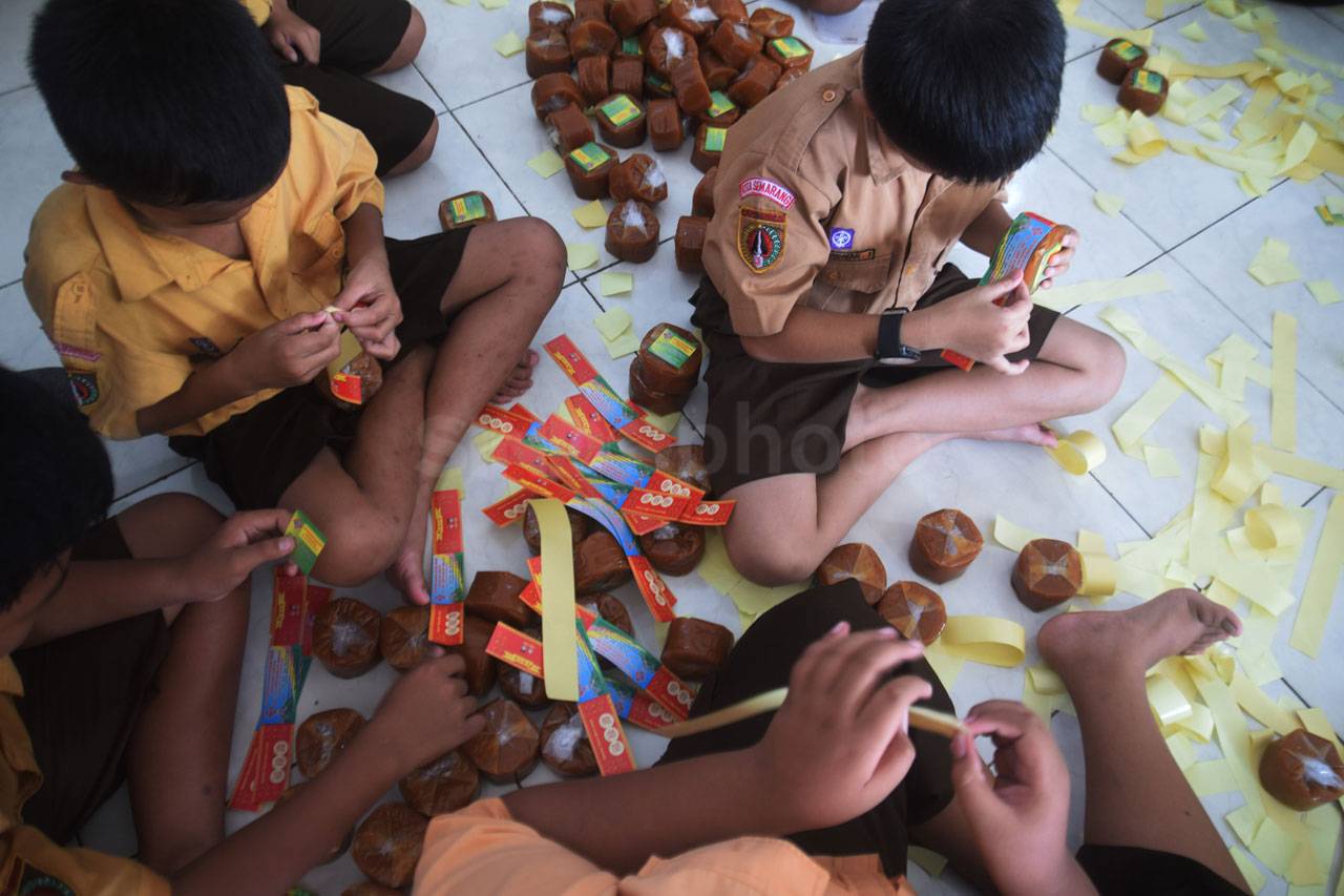 Sambut Imlek, Siswa...