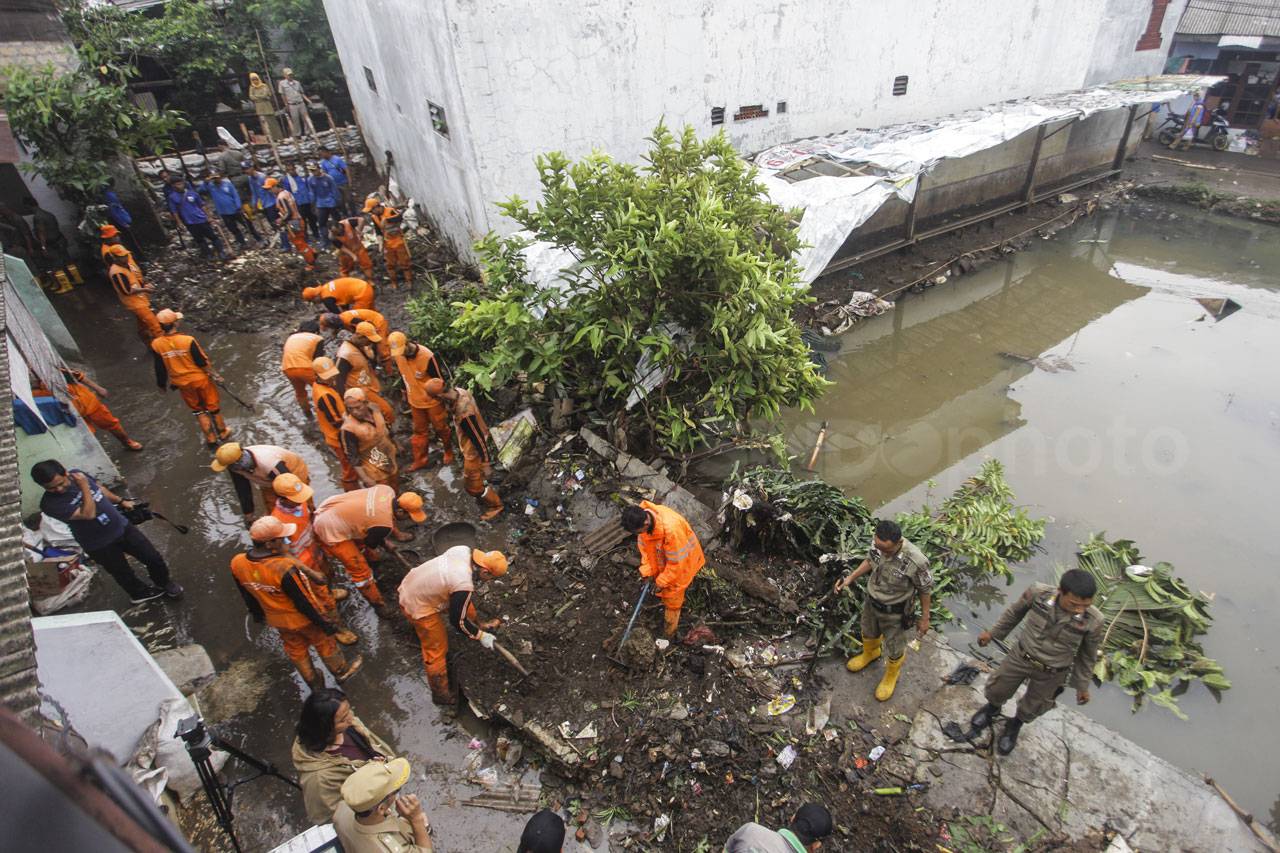Tanggul Kali Pulo di...