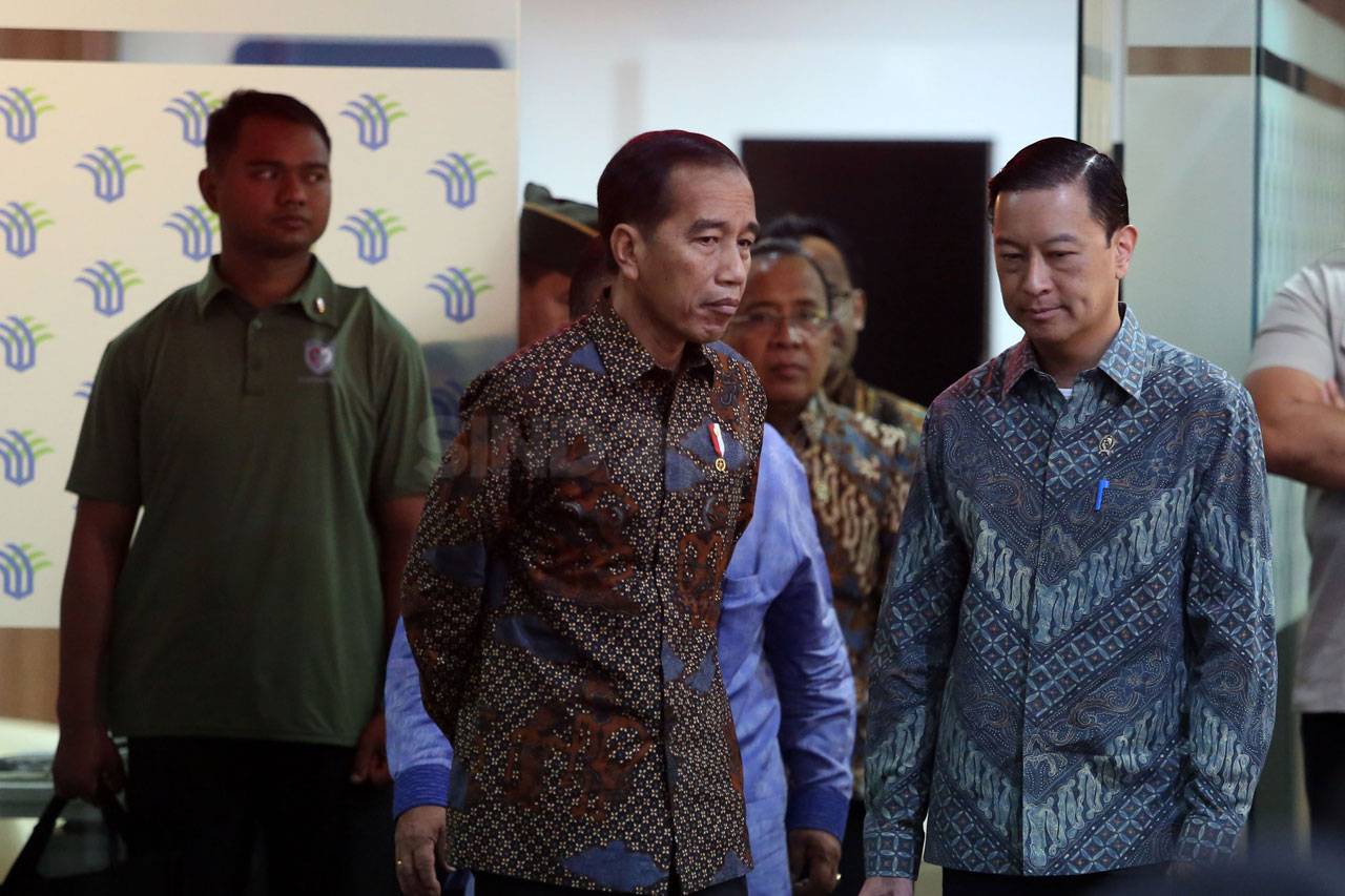 Presiden Jokowi Tinjau...
