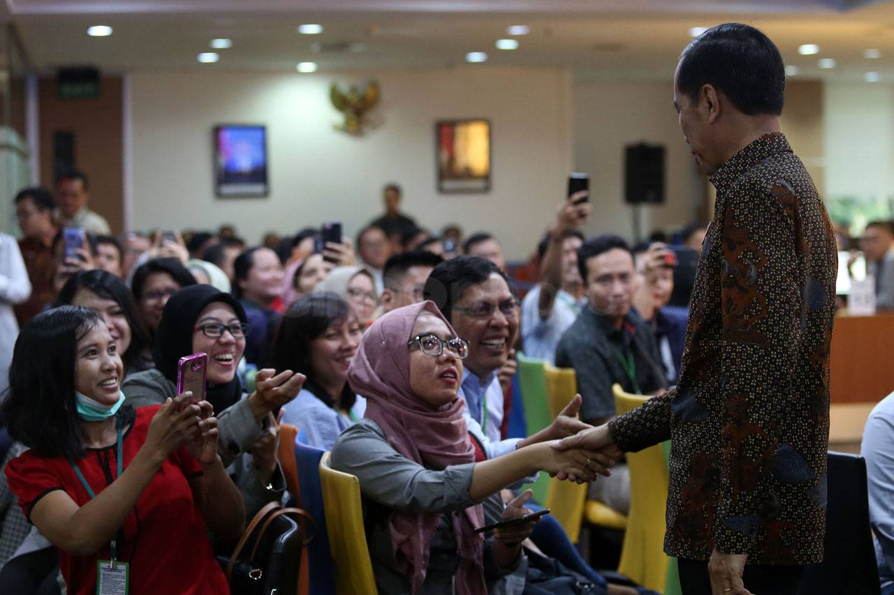 Presiden Jokowi Tinjau...